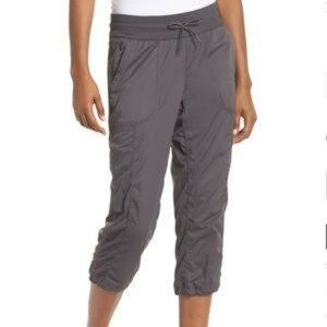THE NORTH FACE Gray Aphrodite Active Capri Pants Size M